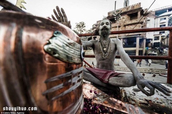 ӡVaranasiֲġʳʬ塱 Aghori