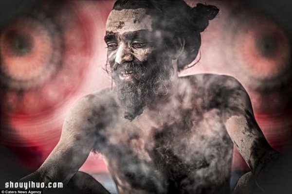 ӡVaranasiֲġʳʬ塱 Aghori