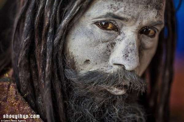 ӡVaranasiֲġʳʬ塱 Aghori