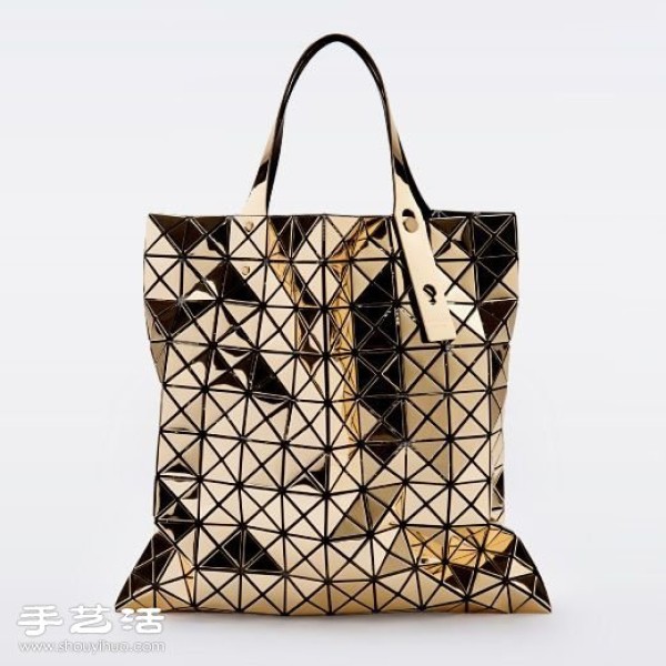 θBAO BAO ISSEY MIYAKE