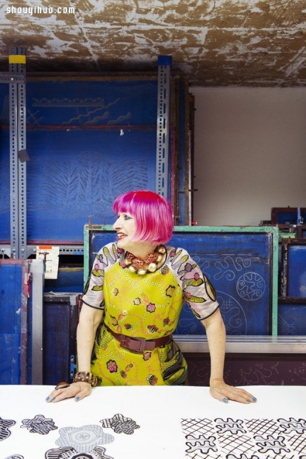 ʱн粻ഫʦ ZANDRA RHODES